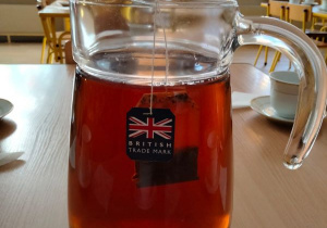 Dzbanek z angielską herbatą