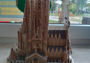 Katedry de la Sagrada Familia wykonana z puzzli.